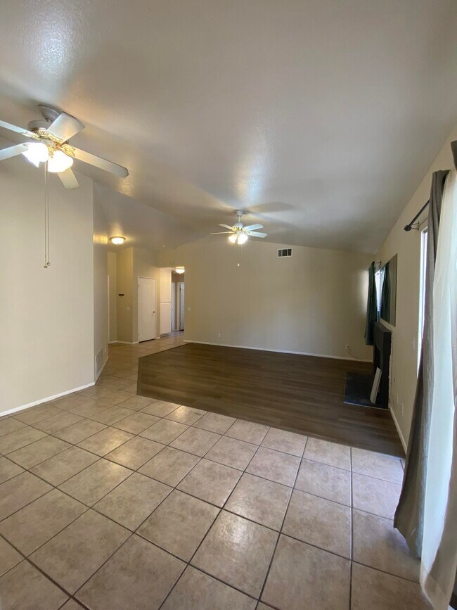 Building Photo - 11215 Westbrook Dr