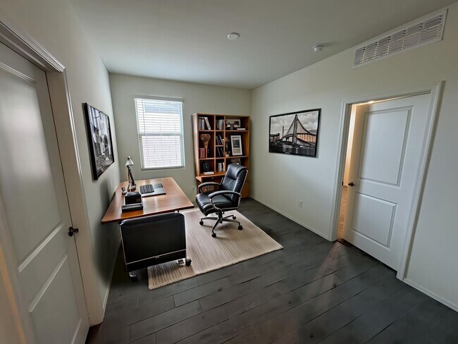 Building Photo - Vail School District with great views 4 bedroom plus den