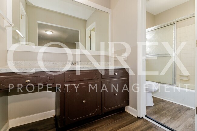 Building Photo - Recently Renovated 3 Bedroom Home in Charl...