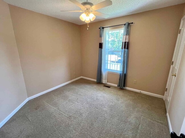 Building Photo - 1219 Woods Edge Dr