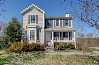 Building Photo - Wonderful Home  With Fireplace and Separat...