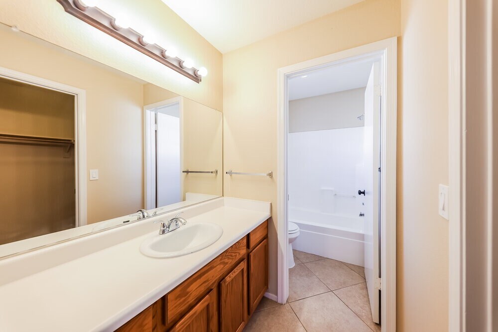 Building Photo - 10653 W Poinsettia Dr