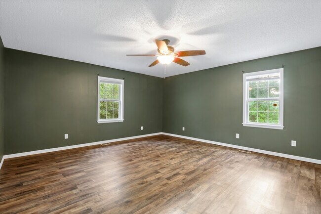 Building Photo - 598 Slick Rock Rd