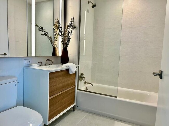 Building Photo - 4 bedroom in BROOKLYN NY 11222