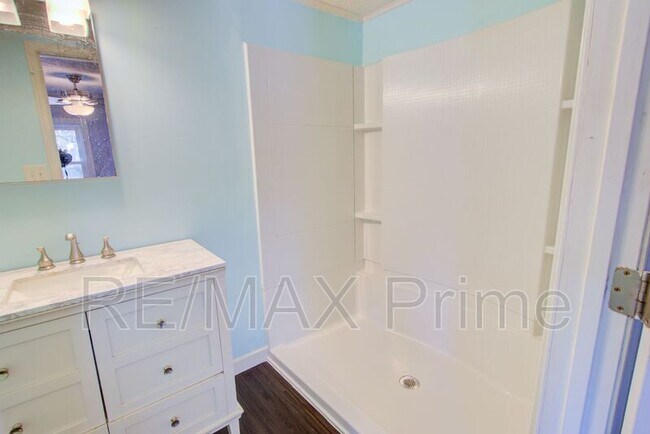 Building Photo - 321 Patrician Dr