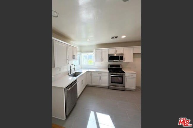 Building Photo - 4717 Glenwood Ave