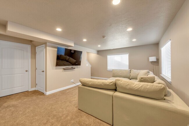 Building Photo - 3234 W Desert Lily Dr