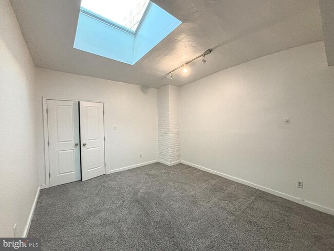 Building Photo - 212 Race St