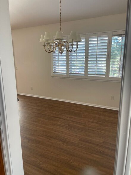 Building Photo - 415 Falconrock Ln