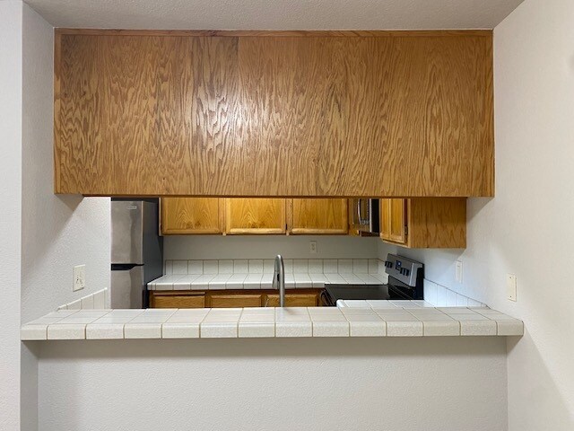 Building Photo - 1806 Woodlake Dr