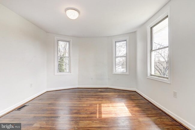 Building Photo - 2805 Hamilton Ave