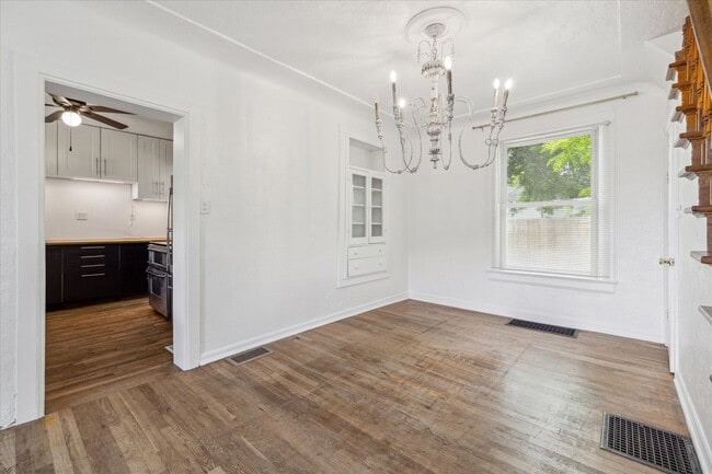 Building Photo - Charming 1-bedroom with office, 1-bathroom...
