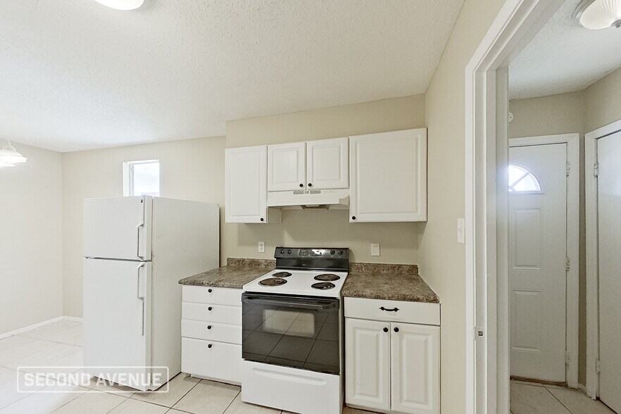 Building Photo - 5792 Jardin Pl