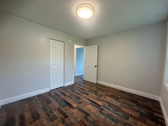 Building Photo - 590-594 North St Newport TN 37821