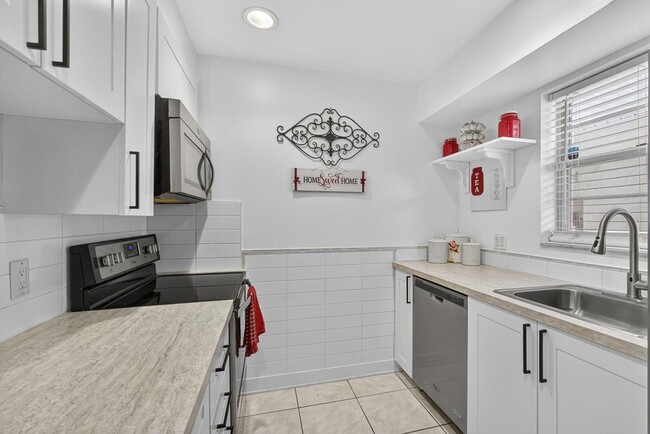 Building Photo - 12001 Poinciana Blvd