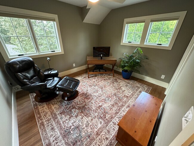 Building Photo - 4015 Wood End Dr