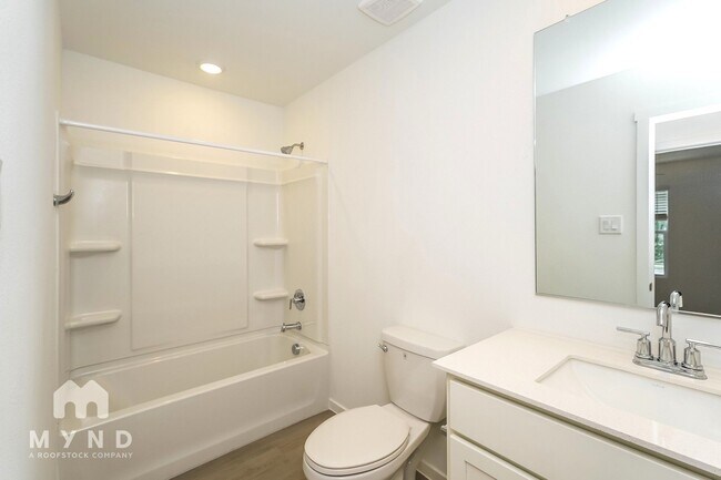 Building Photo - 2732 River Knl Ln