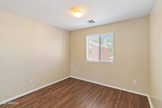 Building Photo - 10 N 88th Ave