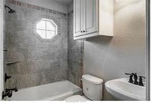 Building Photo - 8209 Raintree Dr