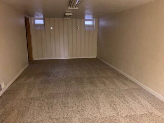 Building Photo - Very nice Ranch style home in Montclair ne...