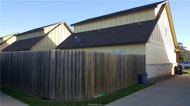Building Photo - 3380 Keefer Loop