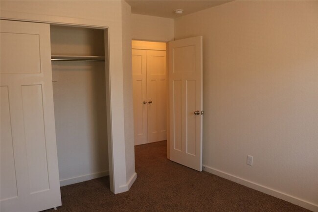 Building Photo - 10535 Mills Rd