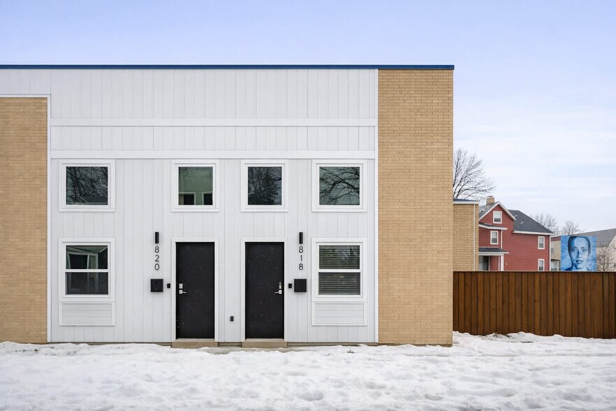 Building Photo - 219 S Badger Ave