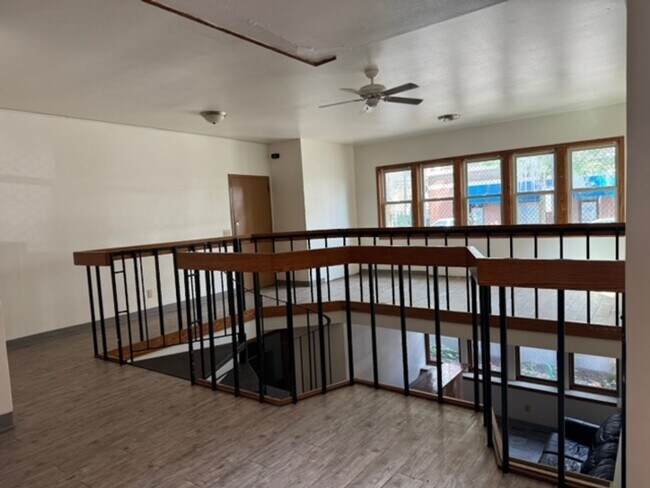 Building Photo - 408