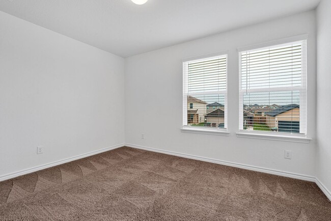 Building Photo - Charming 3 Bed 2.5 Bath Home in Tierra Buena with Community Amenities!