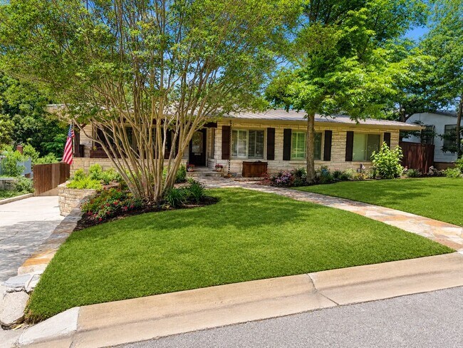 Building Photo - Luxury Terrell Hills Lease with 2025 Remodel, New Salt-Chlorinated Pool & Outdoor Living!  Beauti...