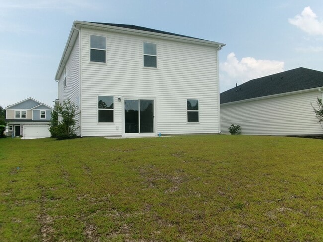 Building Photo - New pond view 5 bedroom, 3 bath home in Cl...