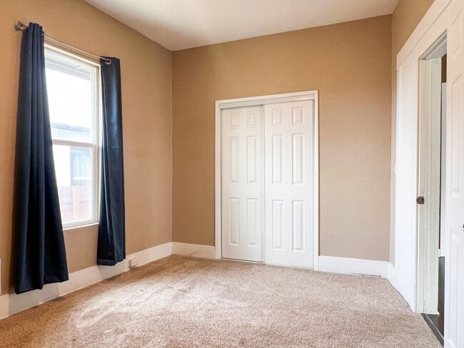 Building Photo - OWN970