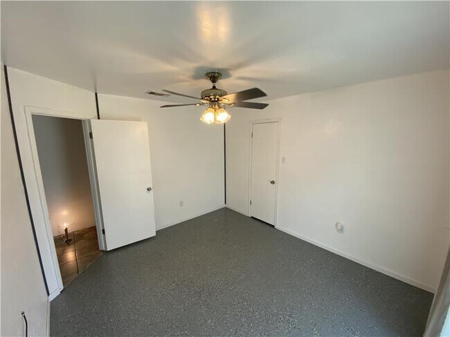 Building Photo - 1122 Rhonda Lee St