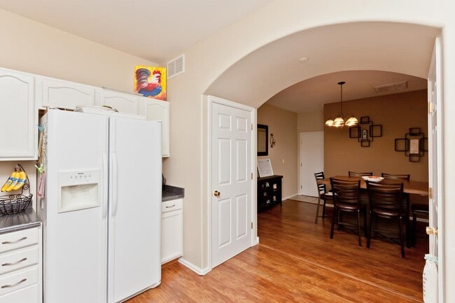 Building Photo - 2485 Fountainhead Blvd