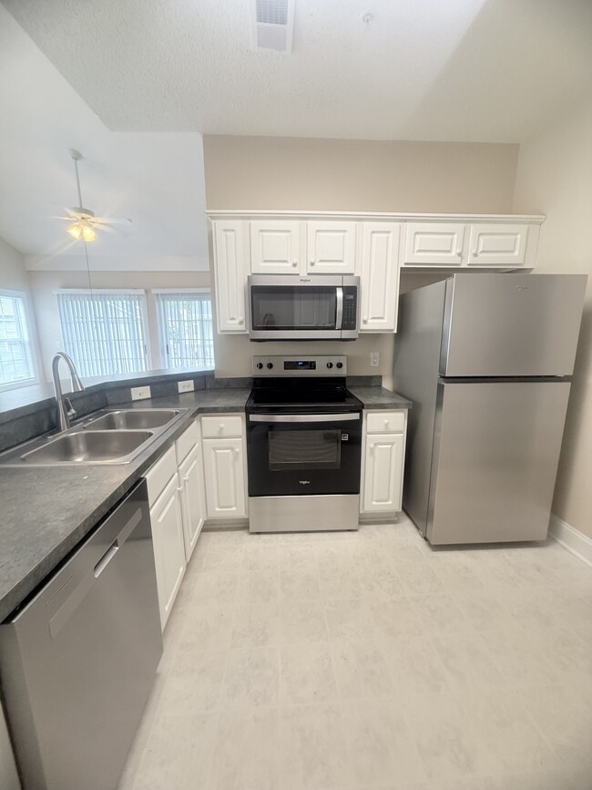 Building Photo - 5034 Belleglen Ct
