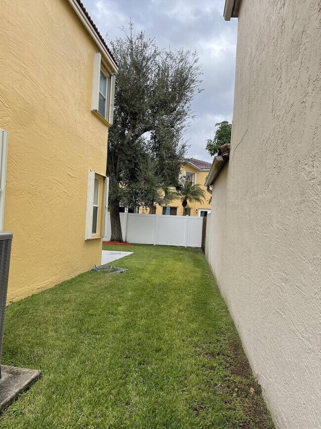 Building Photo - 191 NW 152nd Ln