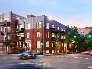 Building Photo - Premiere West Loop 1 Bed/ 1 Bath! Condo Quality Interiors! 4/1 Availability Date!