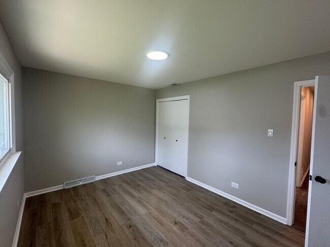 Building Photo - 14811 Minerva Ave
