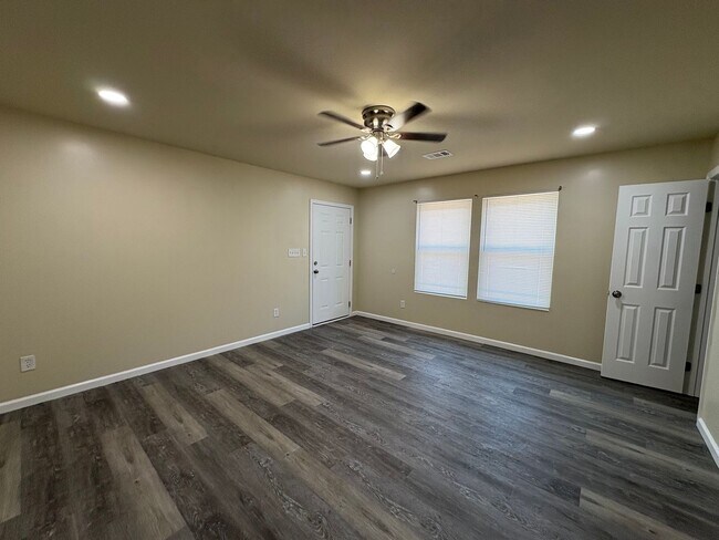 Building Photo - 308 S Third Street-Apartment 1