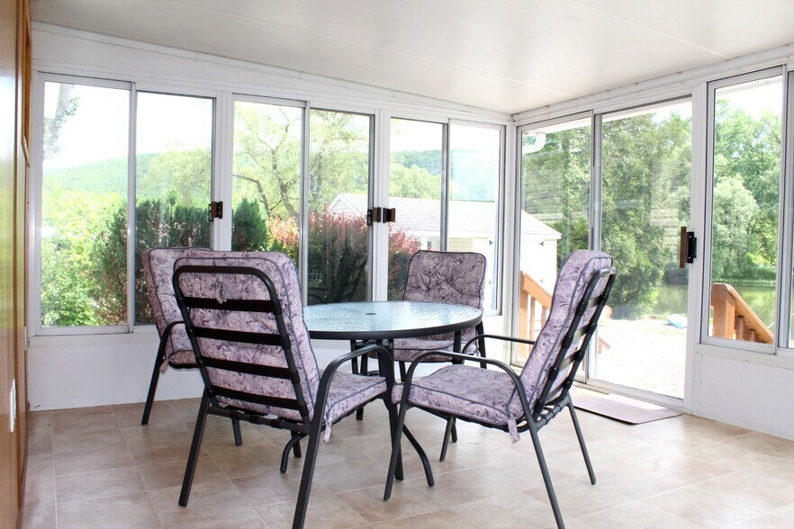 3 season sunporch - 2820 NY-28