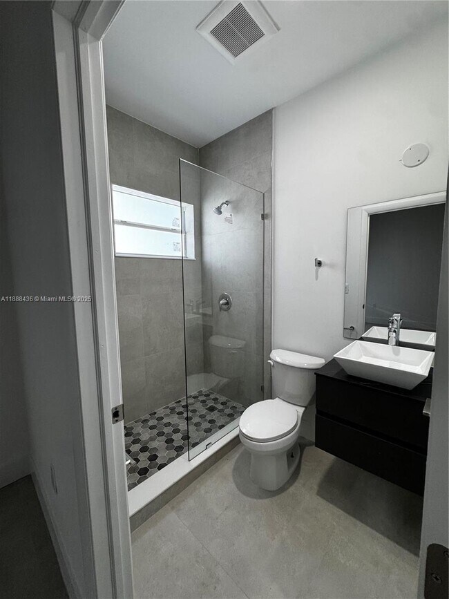 Building Photo - 2541 NW 9th St