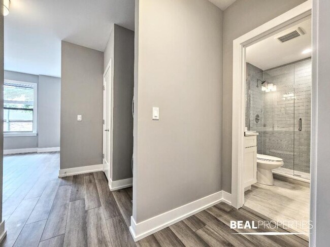 Building Photo - 2 bedroom in CHICAGO IL 60613
