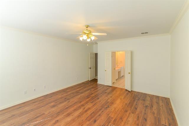 Building Photo - 9605 Pinehurst Dr