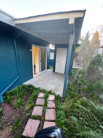 covered patio with storage - 10042 SW Garrett St