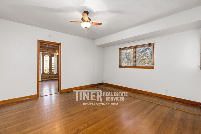 Building Photo - Fair Oaks Village Charmer