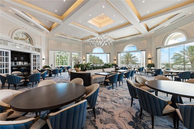 Building Photo - 16051 Collins Ave
