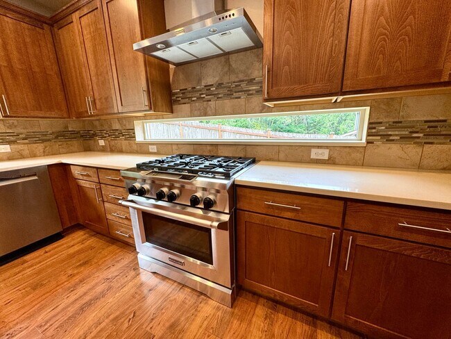 Building Photo - Stunning Bainbridge Island 4 bedroom home....available now!