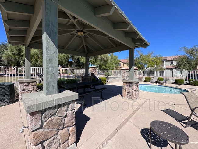 Building Photo - 2047 S Starling Dr