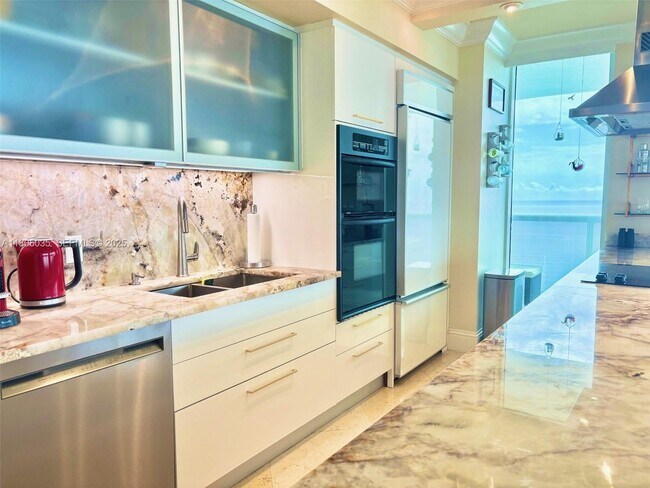 Building Photo - 1830 S Ocean Dr