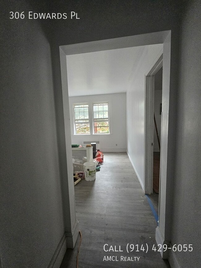 Building Photo - 306 Edwards Pl